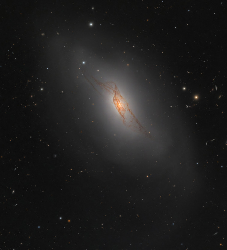 NGC 4753: A Symphony of Dust Lanes in Virgo — Zhipeng Yan i Xinran Li, Astronomy Photographer of the Year 2026