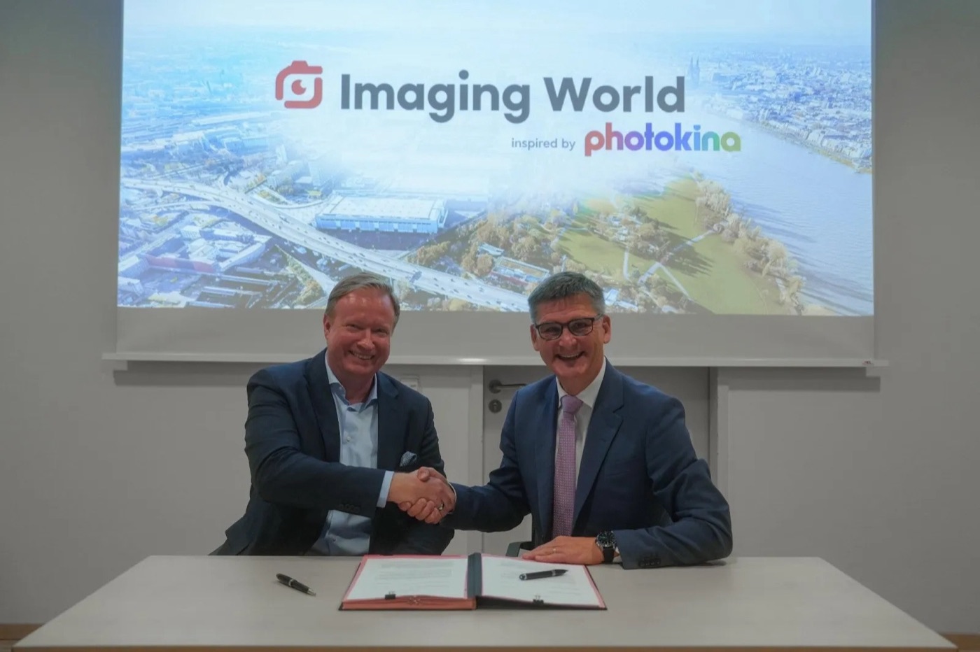Podpisanie porozumienia o przeniesieniu Imaging World do Kolonii