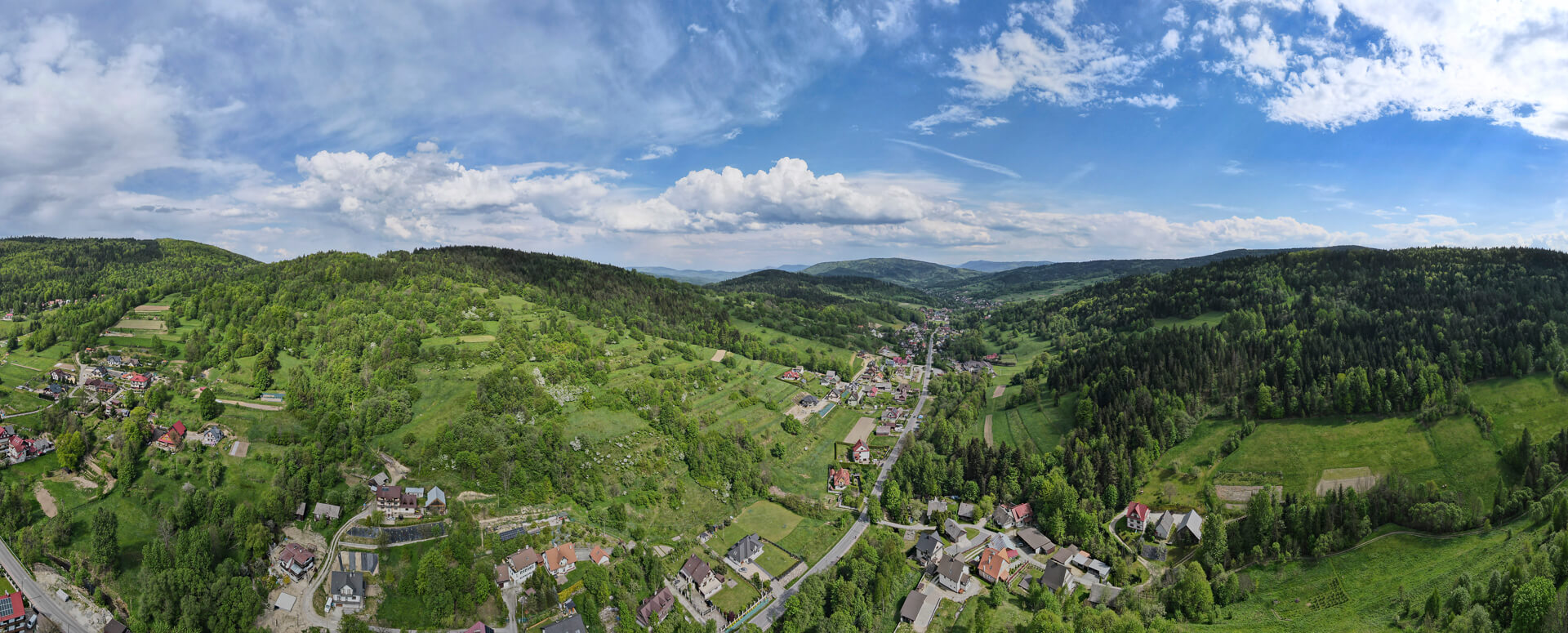 Panorama doliny w Bogdanówce latem